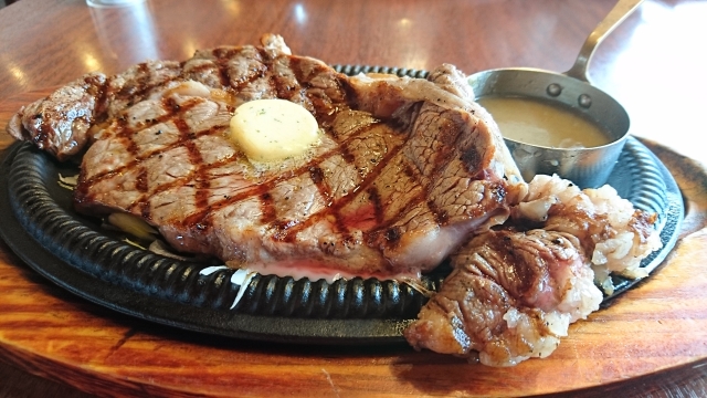 牛肉鉄板ステーキ